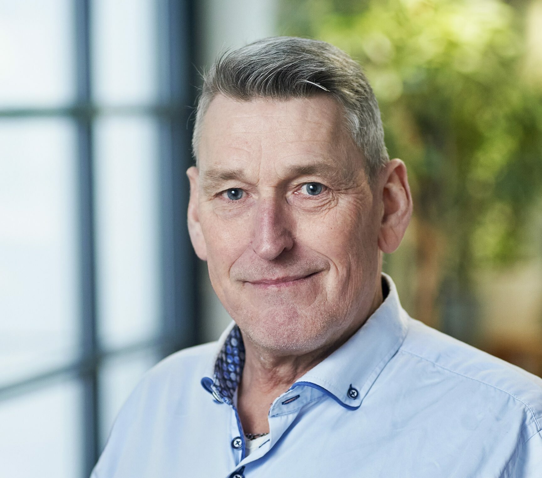 Henk van Veen contact image